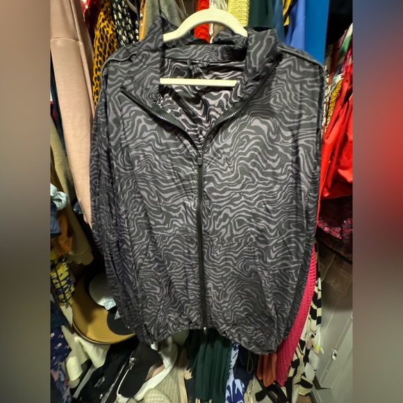 Fabletics Oversized Flyweight Windbreaker Women's Black Jacket 1980’s style - Picture 3 of 4